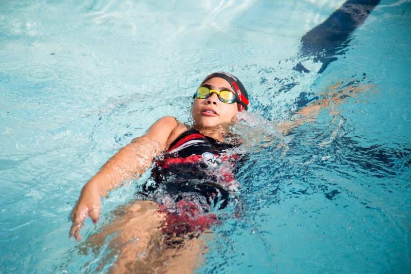 Atleta, que nada desde os 5 anos, sonha em ser uma campeã olímpica