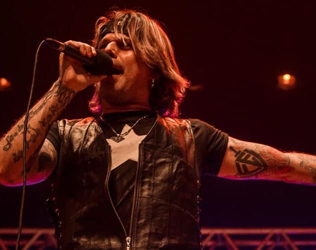 Bad Roses anima a Feira do Rock com músicas clássicas da banda Bon Jovi