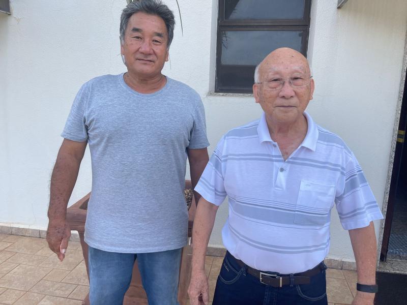 O agrônomo Nobuyoshi Narita e o diretor do Bunkyo, Toshio Koketsu 