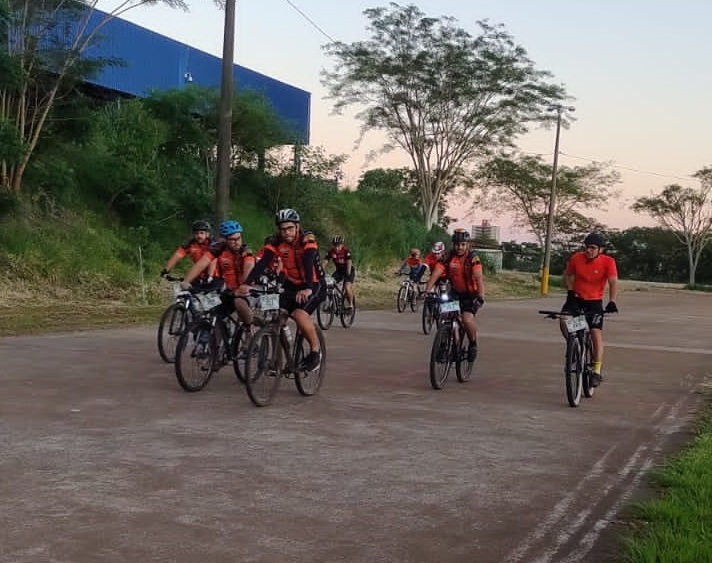 Cerca de 500 ciclistas pedalaram das 12h de sábado até as 12h de domingo, na pista do Centro Olímpico