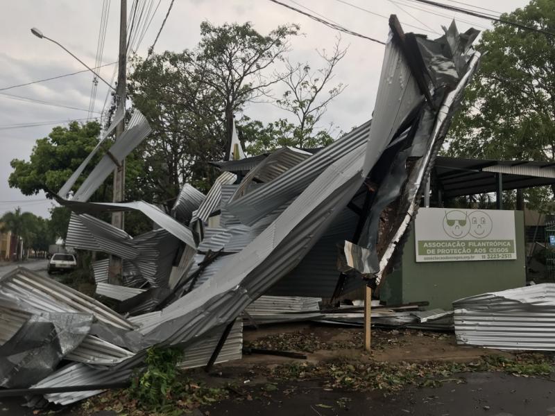 Estragos na estrutura de cobertura da entidade em 1º de outubro