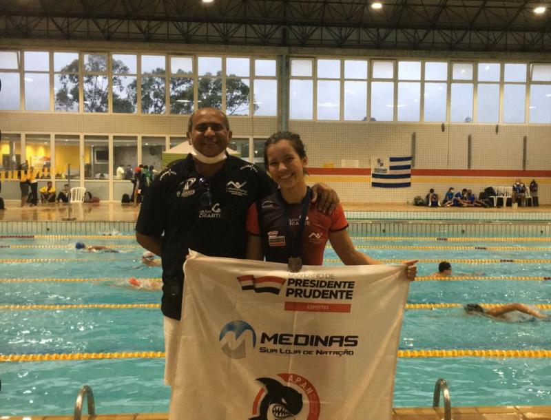 Camila, ao lado de Pepe: ela foi eleita a atleta mais eficiente de sua categoria, a infantil 1 – 13 anos