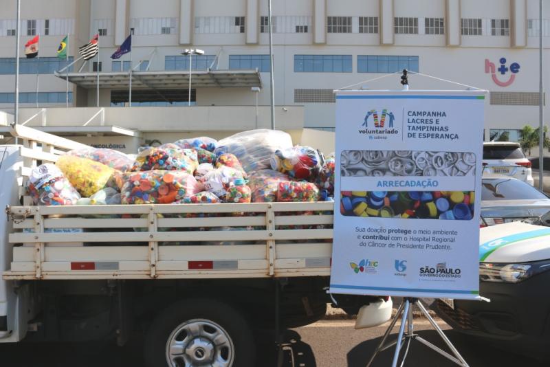 Voluntários realizaram repasse dos recicláveis nesta segunda-feira