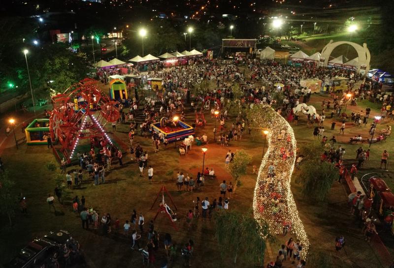 Evento contou com atrações musicais, food trucks, iluminações, brinquedos e decorações natalinas