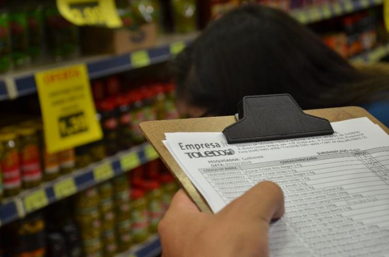 Concorrência entre os supermercados dá ao consumidor a oportunidade de economizar até 39%