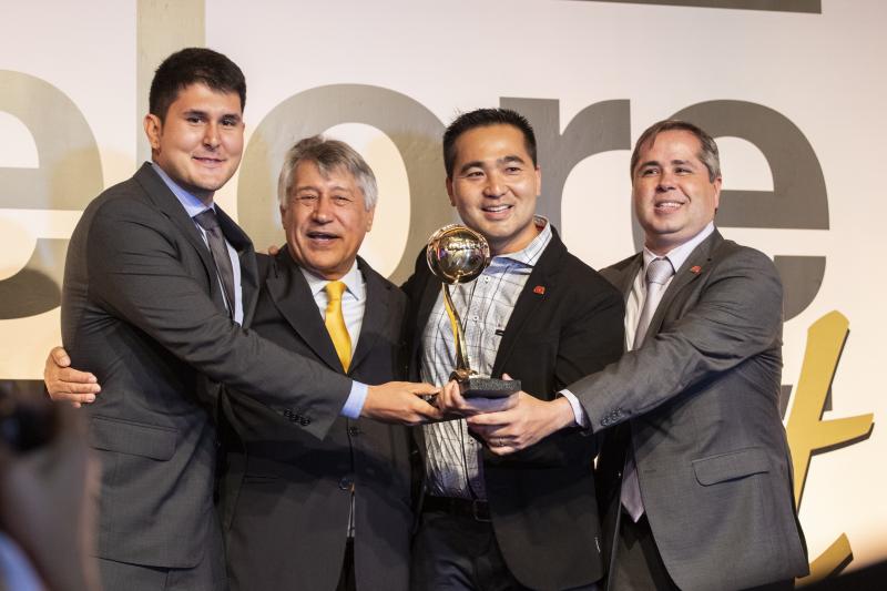 Representantes do Grupo Matsuda receberam o troféu Nelore de Ouro na categoria “Nova Geração Empresarial”