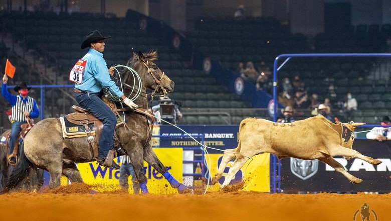 Testinha ganhou o título de campeão mundial de team roping “pezeiro” (laço pé) da Wrangler National Finals Rodeona NFR 