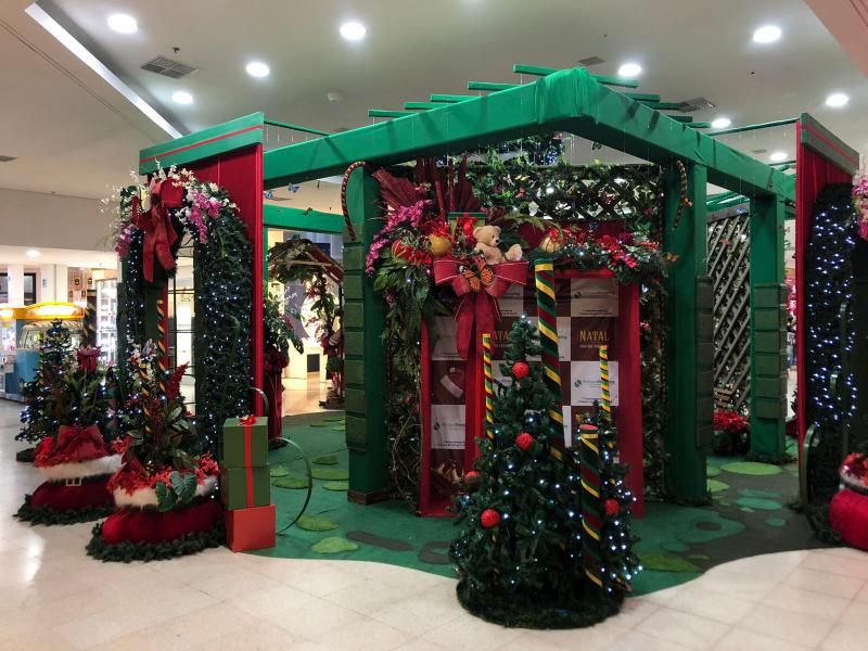 No Parque Shopping Prudente, cenário natalino está localizado em frente à entrada do Muffato