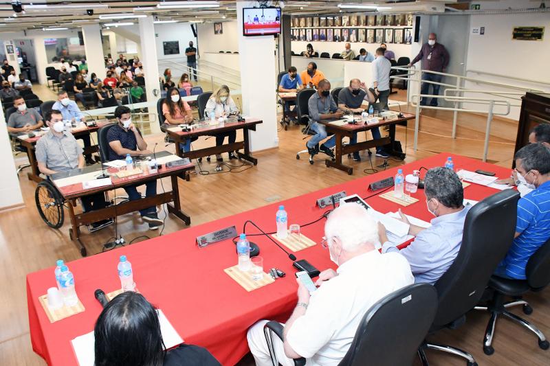 Reunião aberta ao público ocorreu nesta segunda-feira, na Câmara Municipal