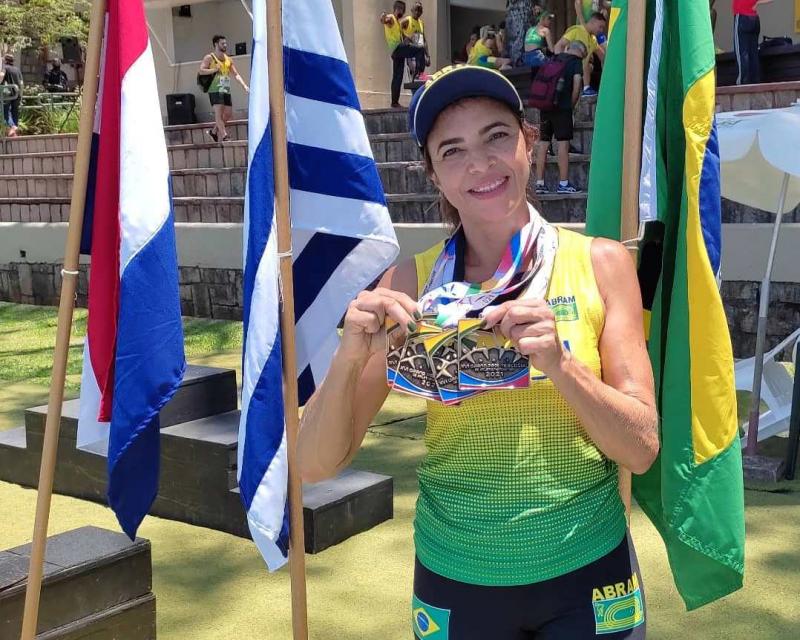 Além das medalhas, ela garantiu 3 recordes no 16º Grand Prix Mercosul de Atletismo Master