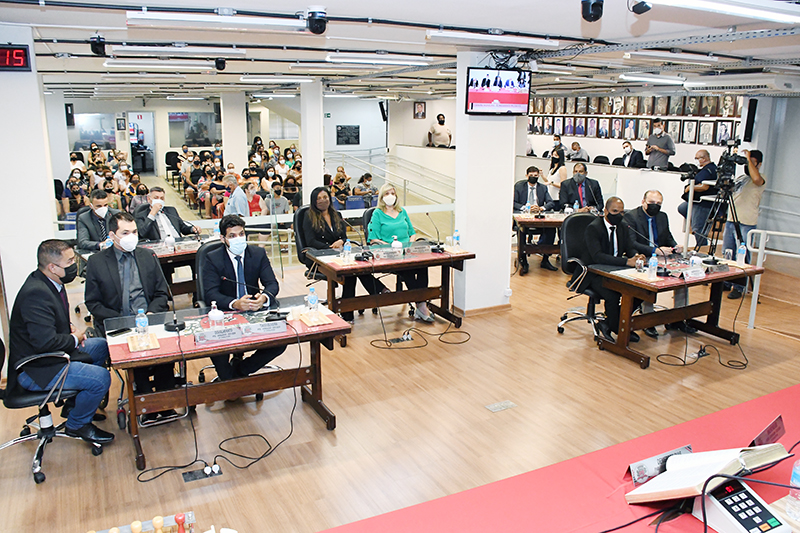Sessão debateu concessão do abono do Fundeb aos profissionais da educação básica da rede municipal de ensino