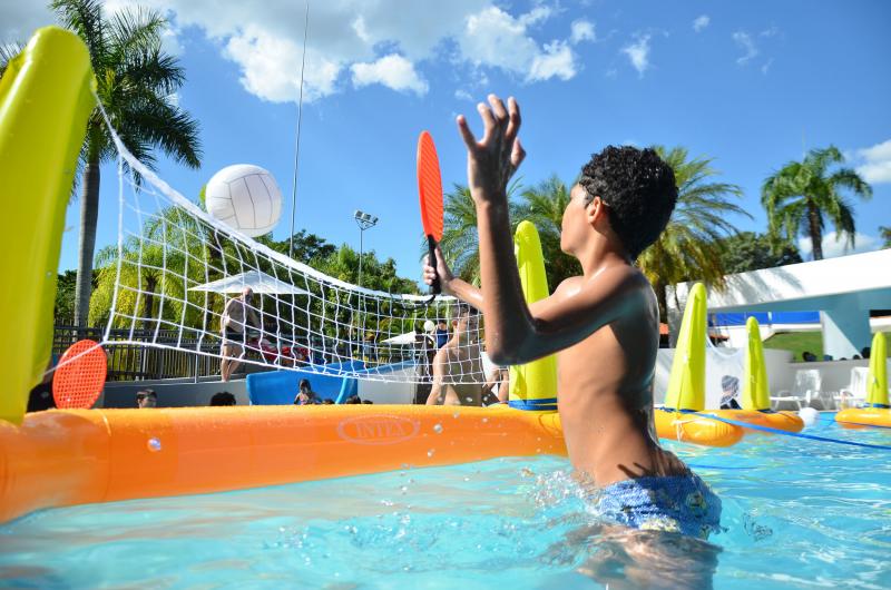 Recreações na piscina, como aquatênis, devem fazer a alegria do público