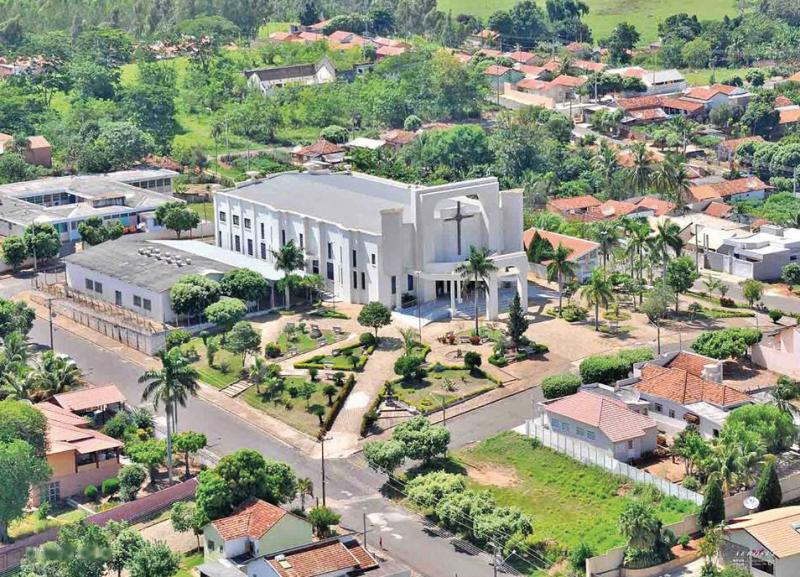 Templo de Santa Genoveva em Irapuru, um dos mais amplos e modernos da Diocese de Marília