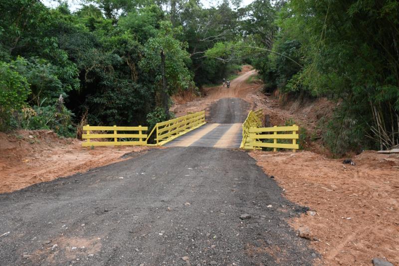 Ponte fica nas proximidades do Jardim Humberto Salvador, na Estrada do Jabaquara