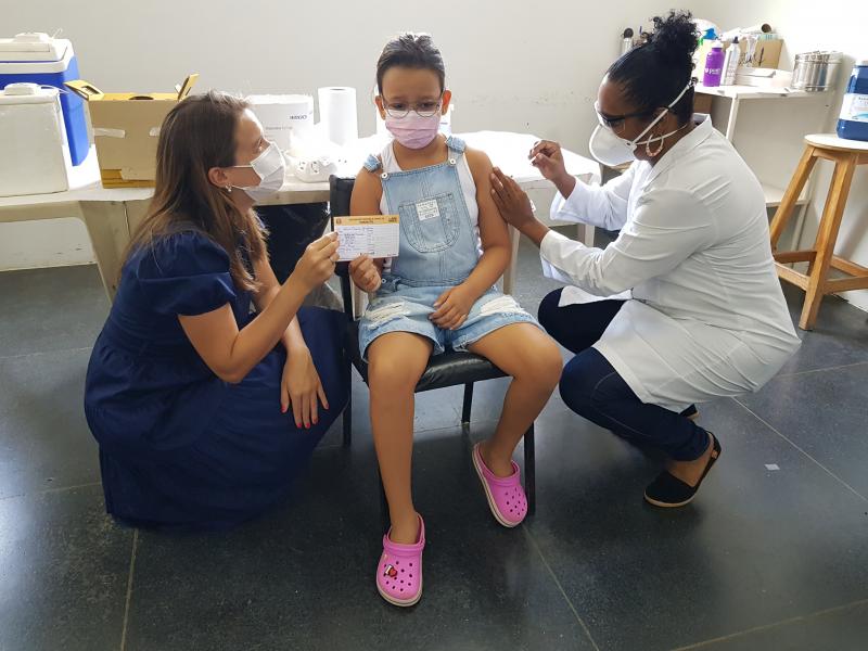 Crianças sem comorbidades começam a ser beneficiadas com a vacina contra Covid-19
