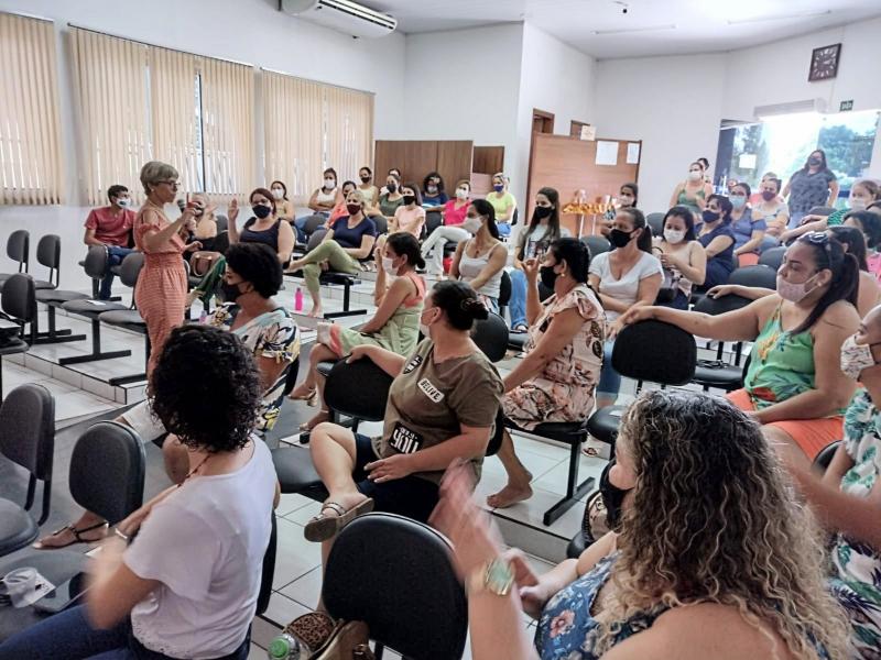 Encontro com profissionais da educação de Anhumas foi realizado entre 26 e 28 de janeiro