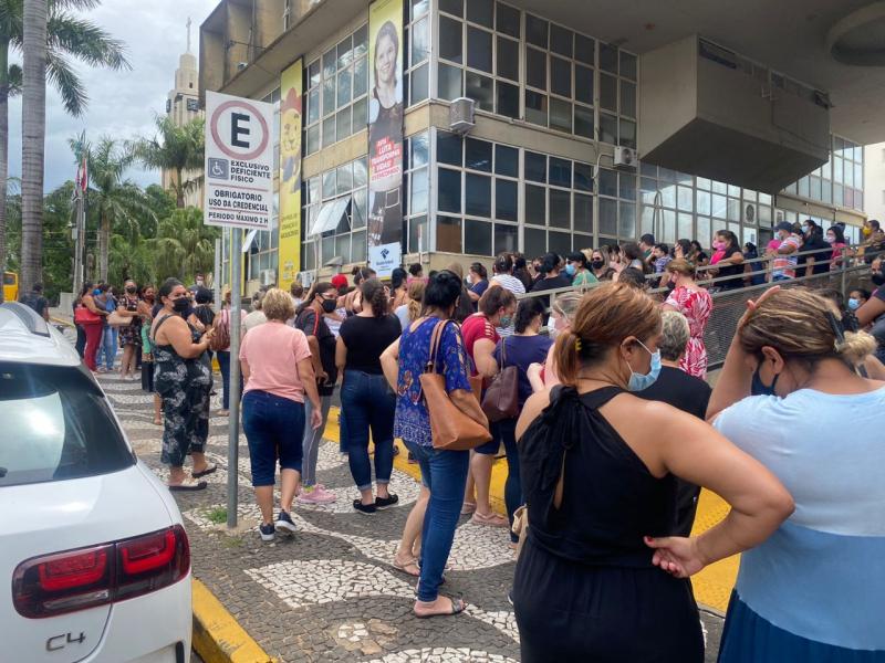 Servidores reclamam de descumprimento da lei do piso nacional do magistério