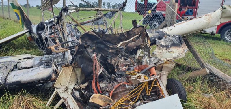 Após a queda, aeronave pegou fogo