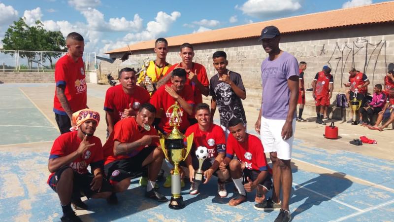 Pose para a foto oficial, o campeão Atlético/Casinhas do João Domingos