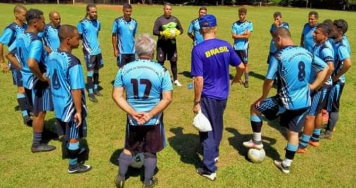 Equipe comandada pelo professor Odair Carlos joga hoje e amanhã