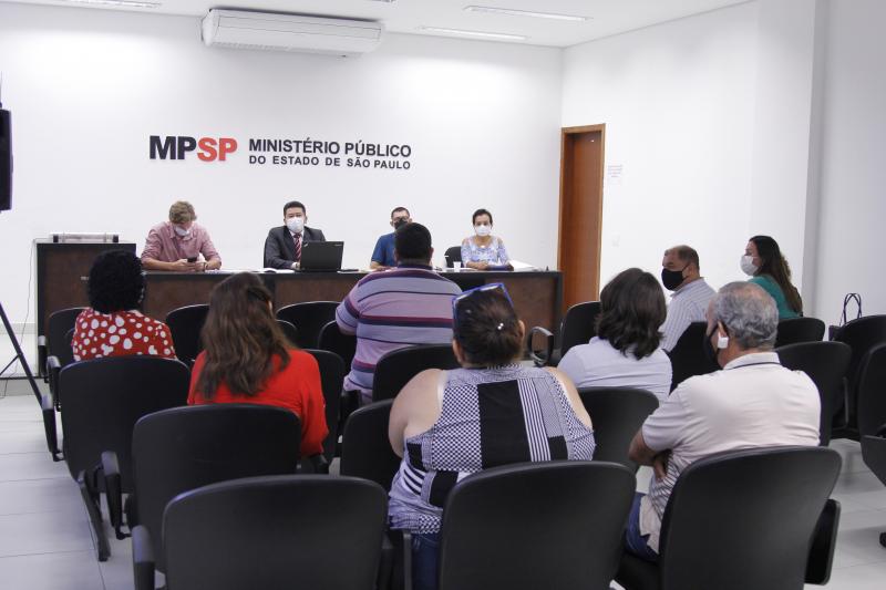 Reunião nesta tarde entre representantes do magistério, Prefeitura e MPE terminou sem consenso