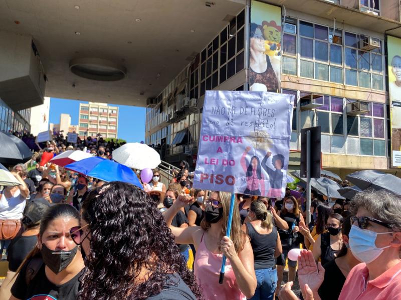 Profissionais iniciaram a greve prometida nesta terça-feira