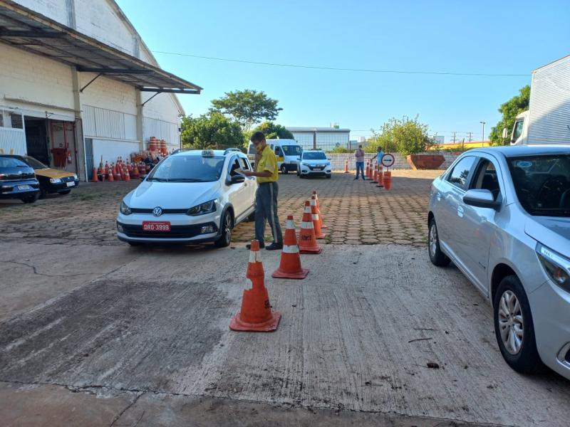 Recadastramento anual teve início em fevereiro e, até agora, 103 condutores realizaram procedimento