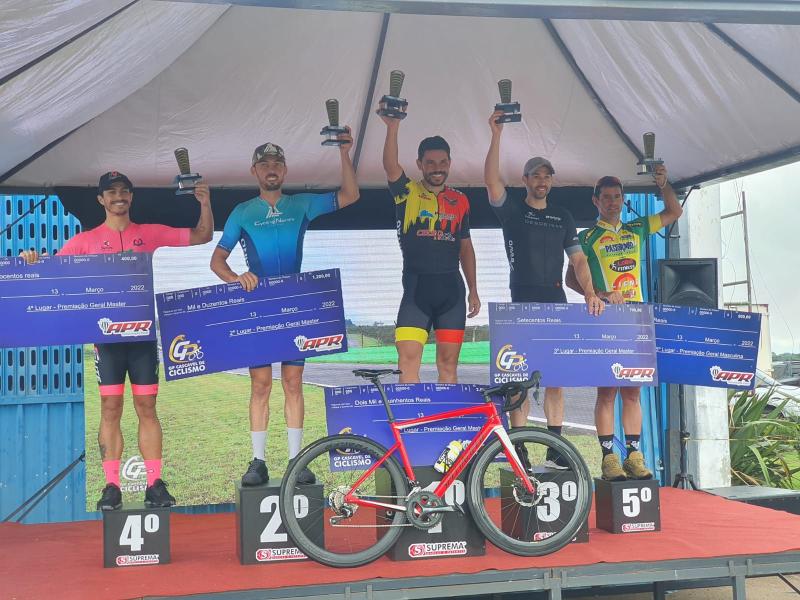 Rogério, que foi um dos vários ciclistas que caíram a metros finais da chegada, ficou em 5º na geral