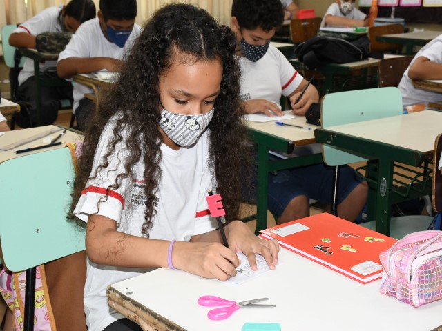 Greve dos professores foi suspensa na segunda-feira e aulas retomadas hoje