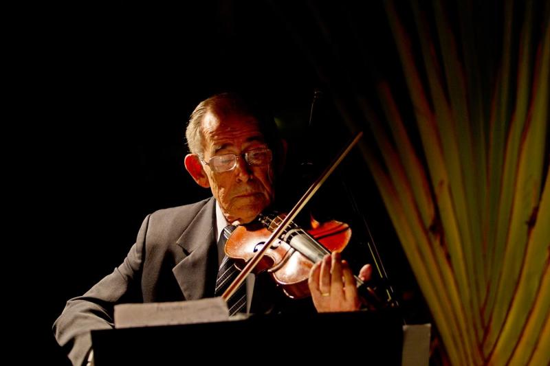 Talento de Reinaldo Fedato na música puxou o enredo, ao som do violino, de muitos casórios em Prudente