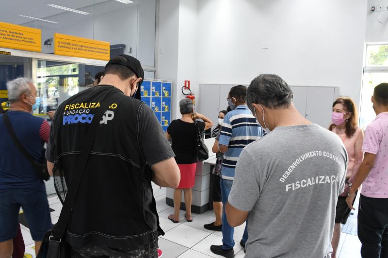 Fiscais da Sedepp e do Procon Estadual percorreram agências bancárias da área central