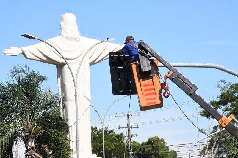 Implantação dos grupos focais e temporizadores dos novos semáforos foi iniciada nesta terça