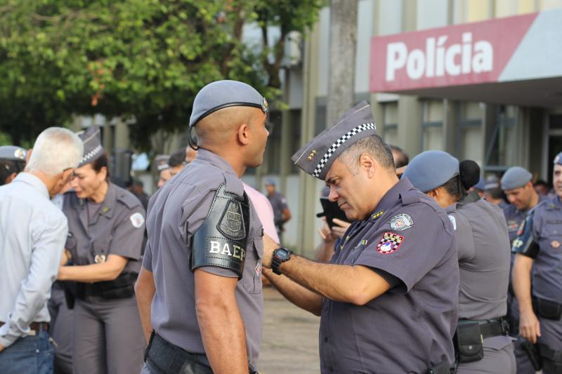 Policiais foram homenageados com medalhas de “Láurea ao Mérito Pessoal” e “Cruz de Sangue”