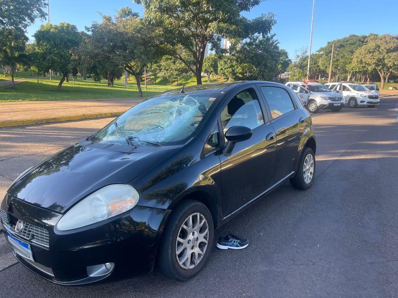 Vítima atravessava a Avenida Comendador Hiroshi Yoshio quando foi atingida pelo veículo, modelo Fiat Punto