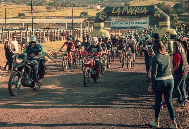 Ciclistas seguiram pelas estradas rurais, tendo a oportunidade de prestigiar as paisagens do município