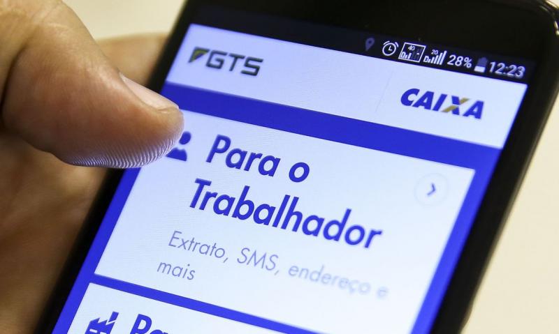 Pagamento do FGTS será feito por meio da Conta Poupança Social Digital e será preciso baixar o aplicativo Caixa Tem para ter acesso ao valor