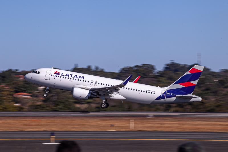 Aeronave da Latam que atenderá o público no aeroporto de Prudente