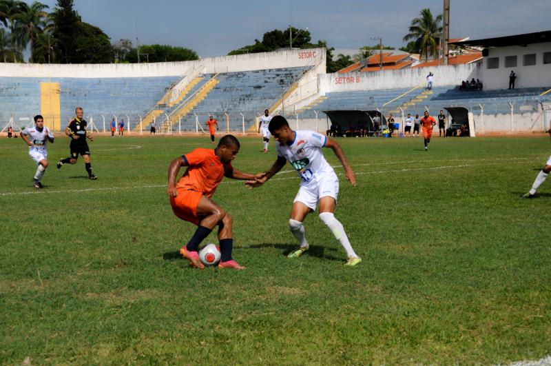 Com uniforme laranja, Osvaldo Cruz enfrentou o Assisense ontem pela 2ª rodada da Bêzinha