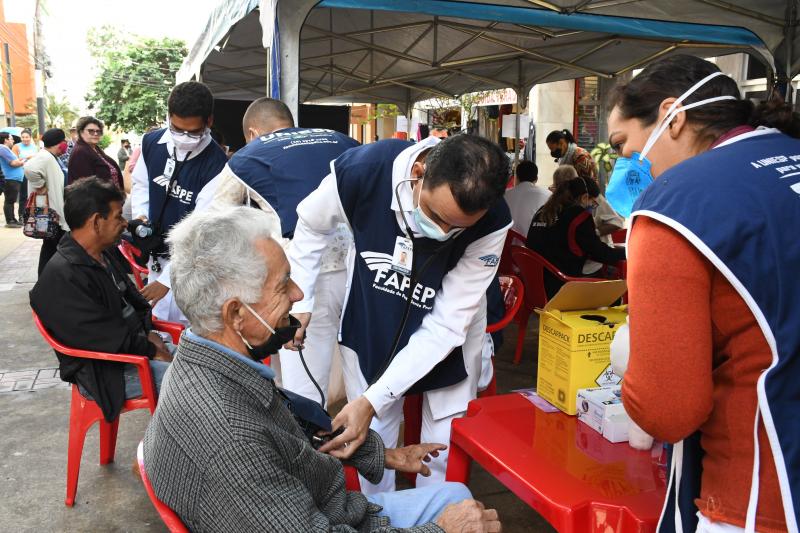 Tendas da saúde vão funcionar no calçadão até esta sexta-feira