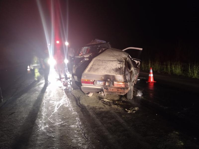 Acidente envolvendo carro e caminhonete ocorreu por volta das 18h15 desta quinta-feira