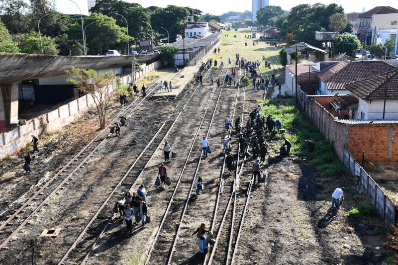 Ação foi realizada na linha férrea, desde as proximidades do Centro Cultural Matarazzo até a Rua Mendes de Moraes