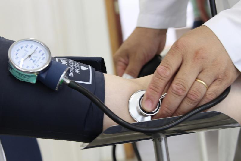 Aferição da pressão arterial é um dos serviços gratuitos que serão disponibilizados