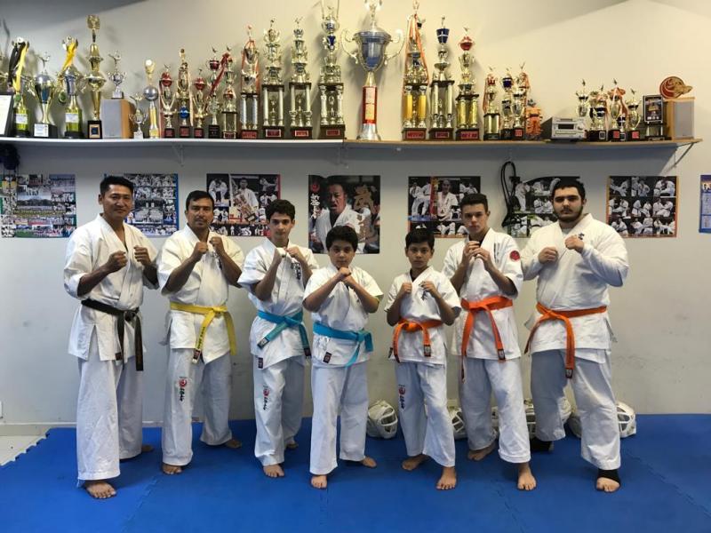 Com exceção de Victor que está com dengue, sensei Issami com seus atletas que estarão na competição