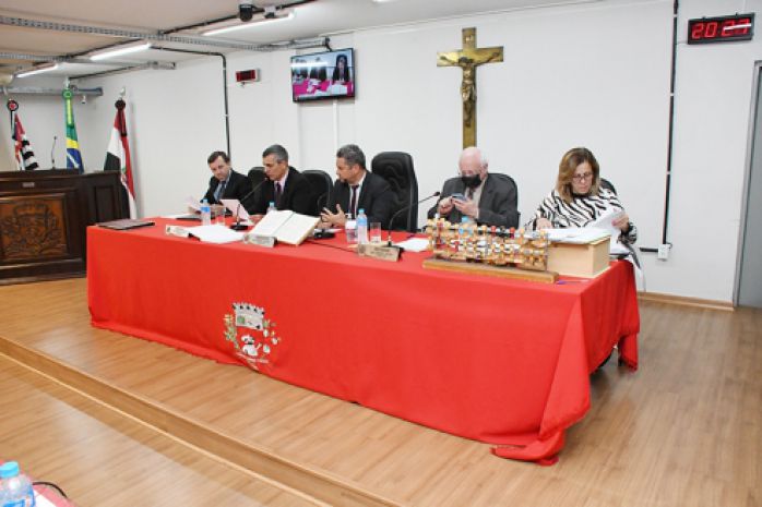 Momento de apreciação da mesa durante a sessão ordinária dessa segunda-feira