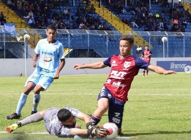 No fim de semana passado, em Marília, sub-15 do Grêmio buscou o empate em 2 a 2; já o sub-17 venceu o MAC por 2 a 1