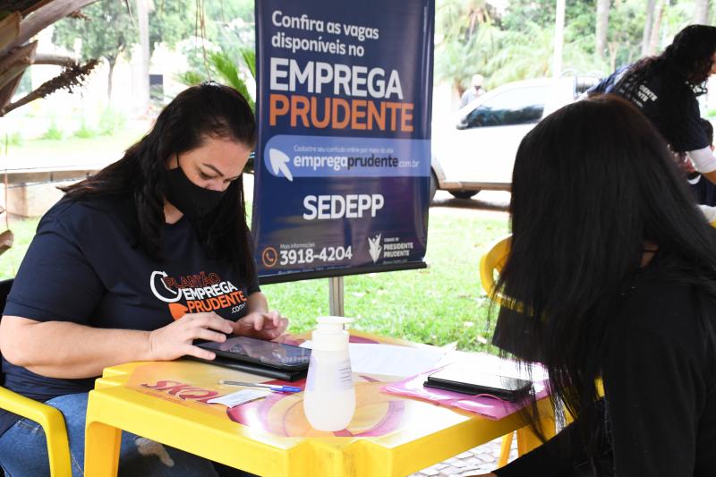 Sedepp realizou plantão na Praça Nove de Julho para público cadastrar seu currículo