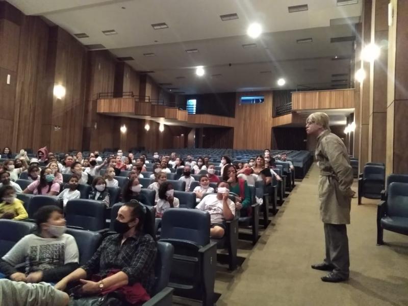 Durante as sessões teatrais, 1.576 alunos da rede municipal de ensino assistirão ao espetáculo