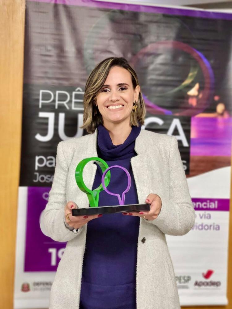 Defensora pública Giovana Devito Santos Rota recebeu prêmio por participação na implementação do projeto