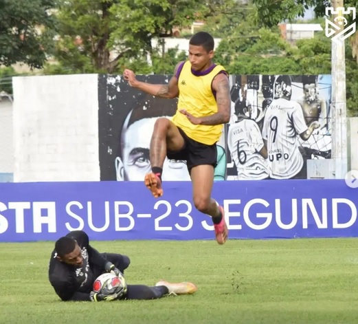 Jeferson Dí Maria é uma das esperanças de gol do Grêmio Prudente; camisa 9 é o artilheiro da Bêzinha 