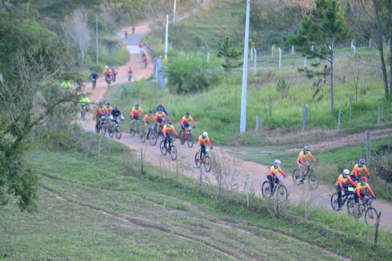 Evento reuniu mais de 500 ciclistas da cidade e região ontem